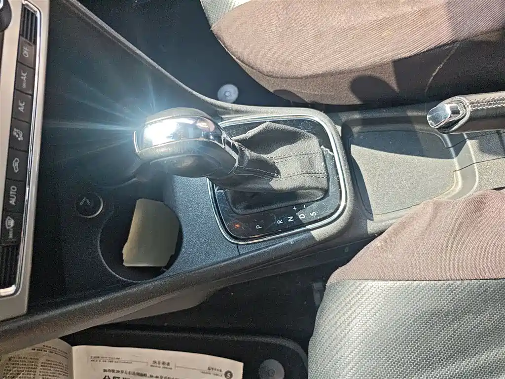 Volkswagen Polo 2014 1.6L Cross Polo Automatic фото 7