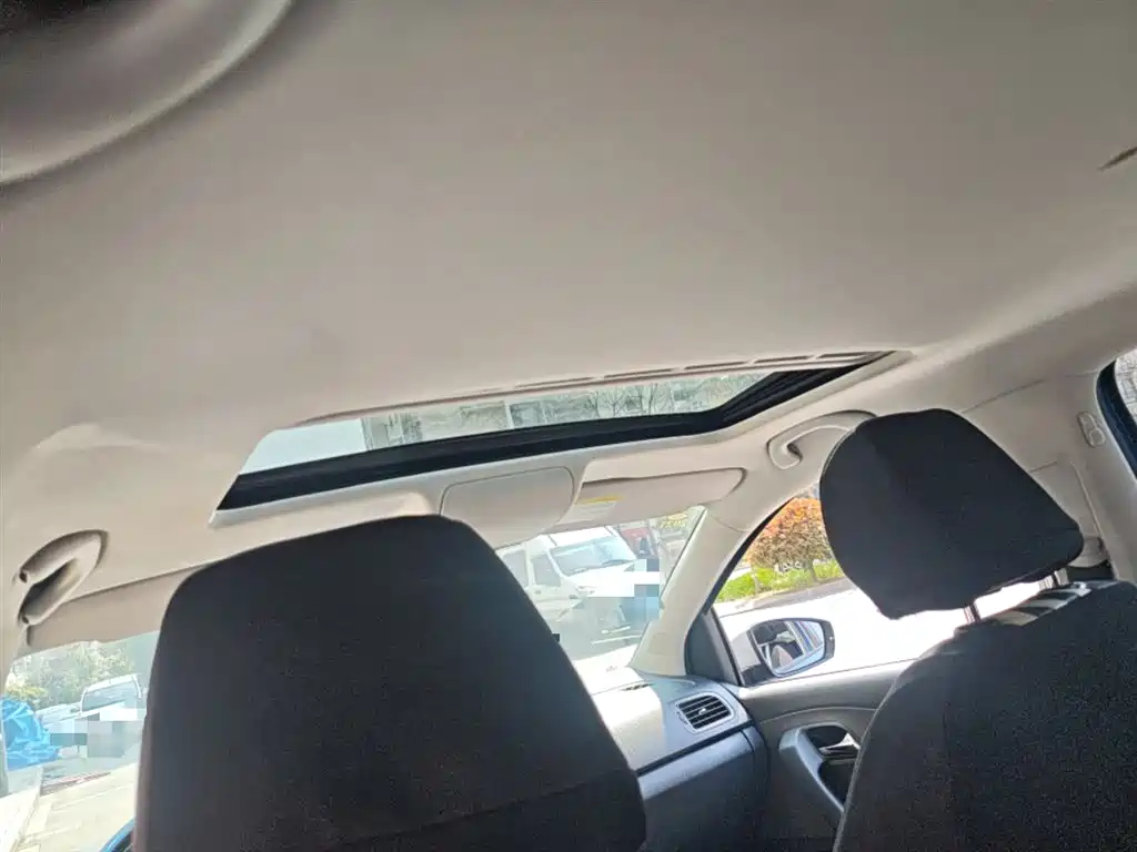 Volkswagen Polo 2014 1.6L Cross Polo Automatic фото 9