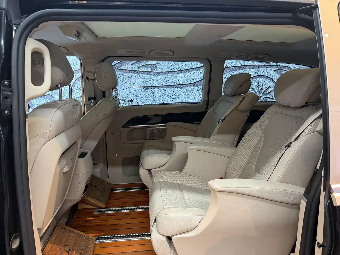Mercedes-Benz V-Class 2017 Model V 260 L Premium Extended Edition фото 10