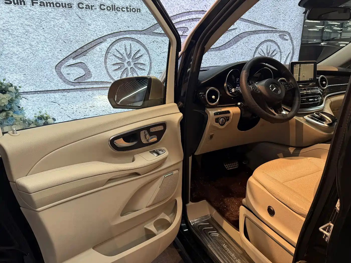 Mercedes-Benz V-Class 2017 Model V 260 L Premium Extended Edition фото 12