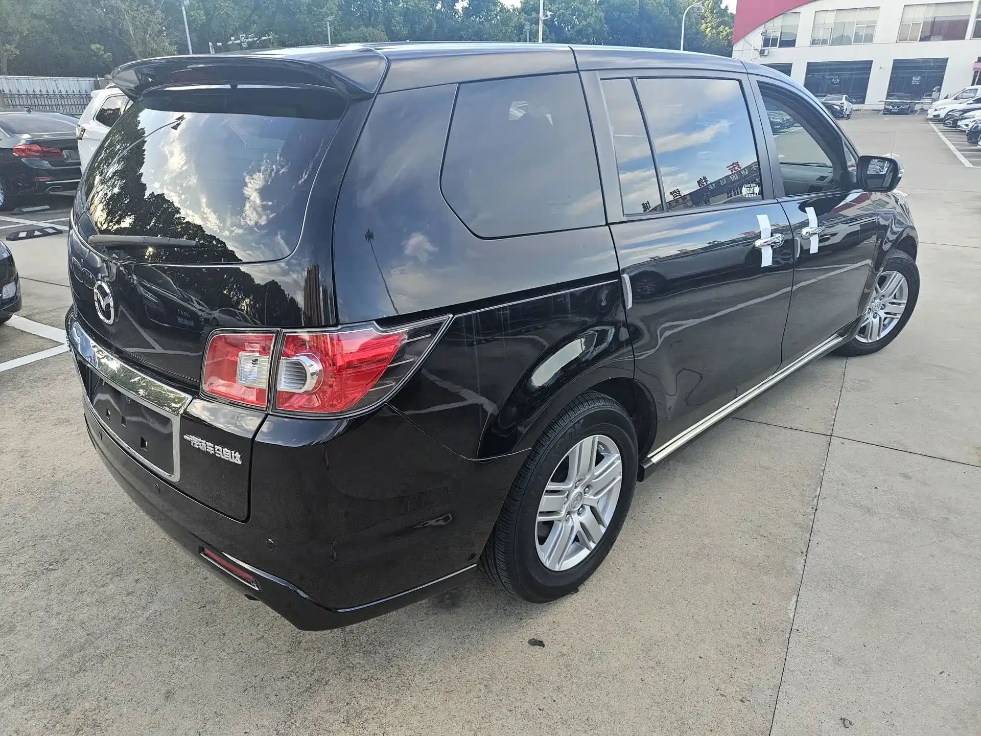 Photo 17 - Mazda 8
