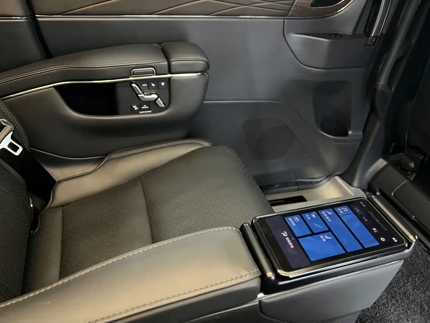Toyota Alphard 2024 Hybrid 2.5L Prestige Edition фото 14