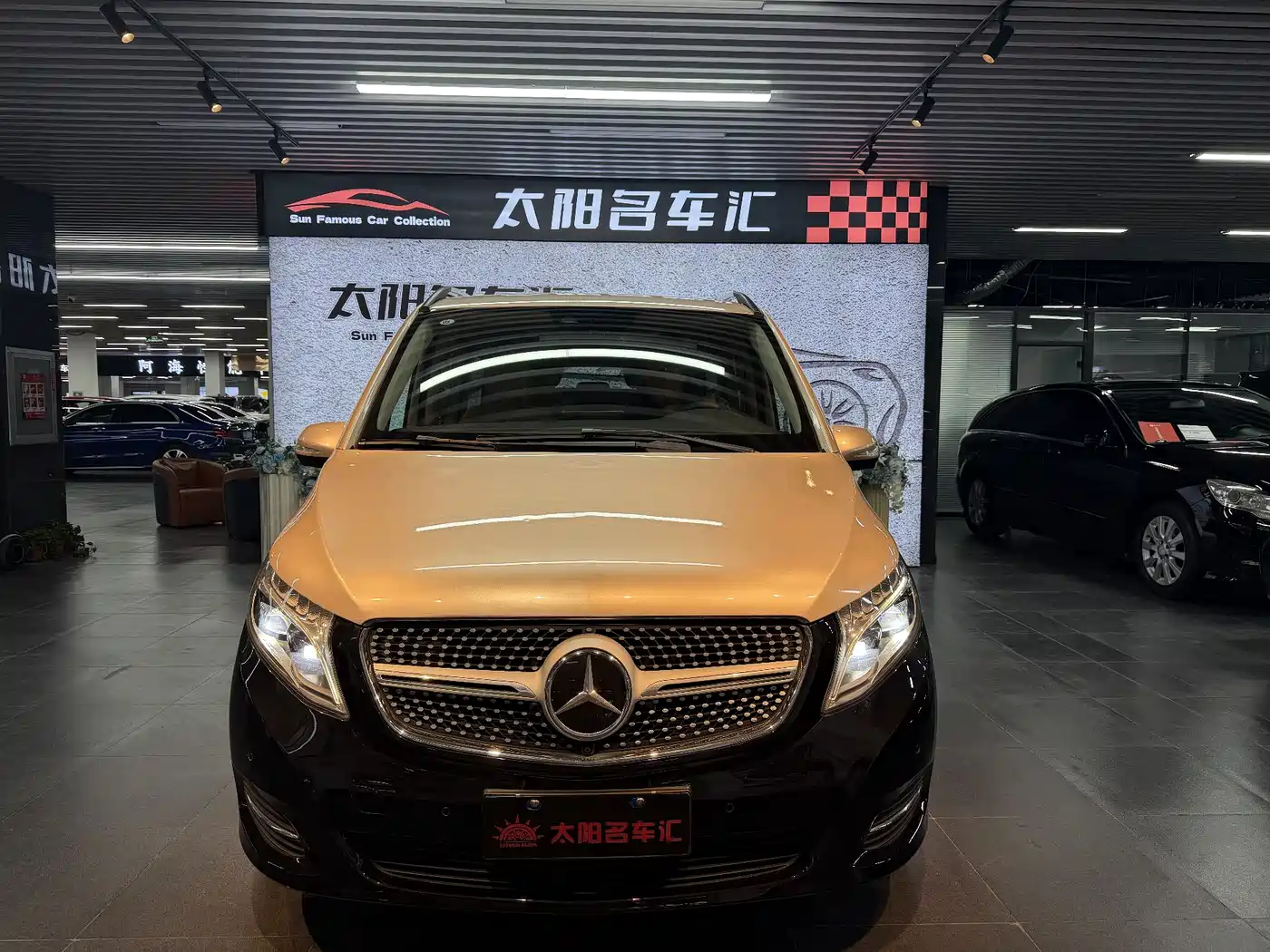 Mercedes-Benz V-Class 2017 Model V 260 L Premium Extended Edition фото 2