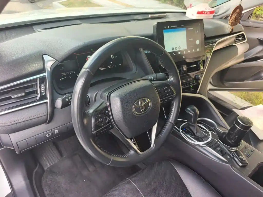 Фото 3 - Toyota Camry