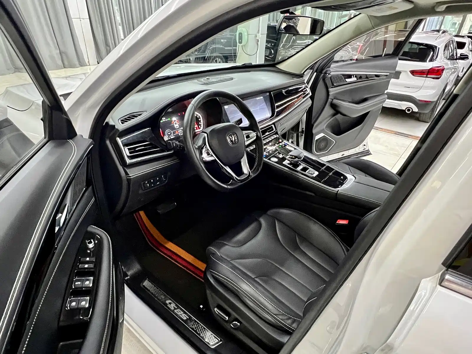 Фото 10 - Changan CS85