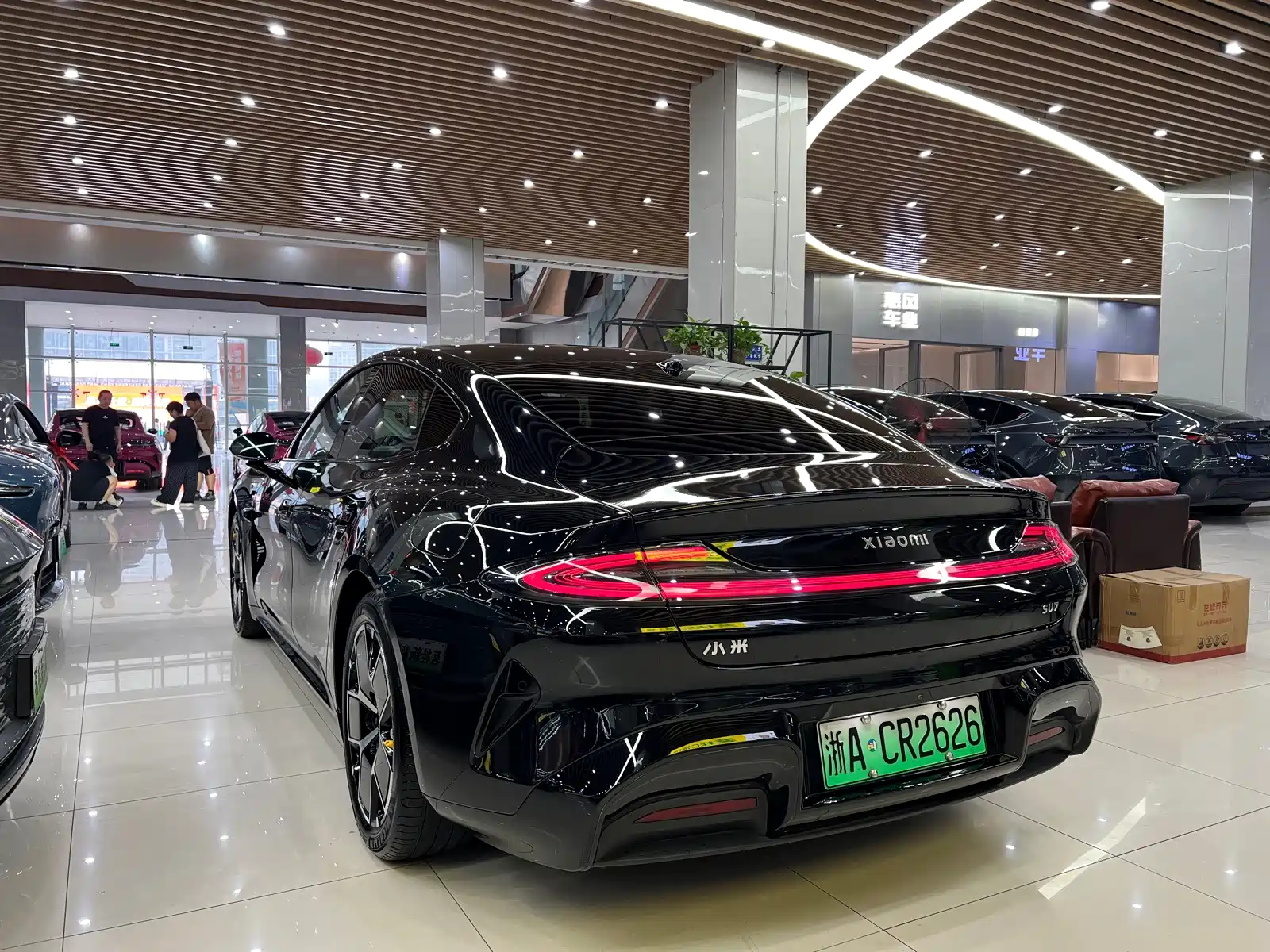 Фото 14 - Xiaomi SU7