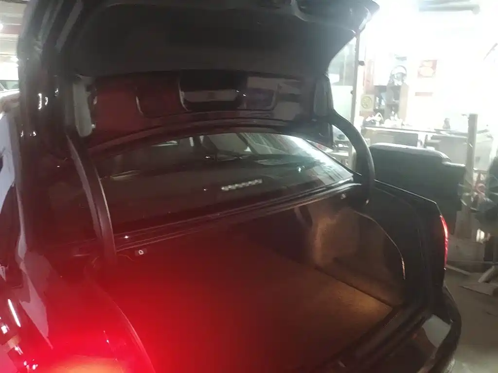 Volkswagen Passat 2015 1.8TSI DSG Honor Edition фото 18