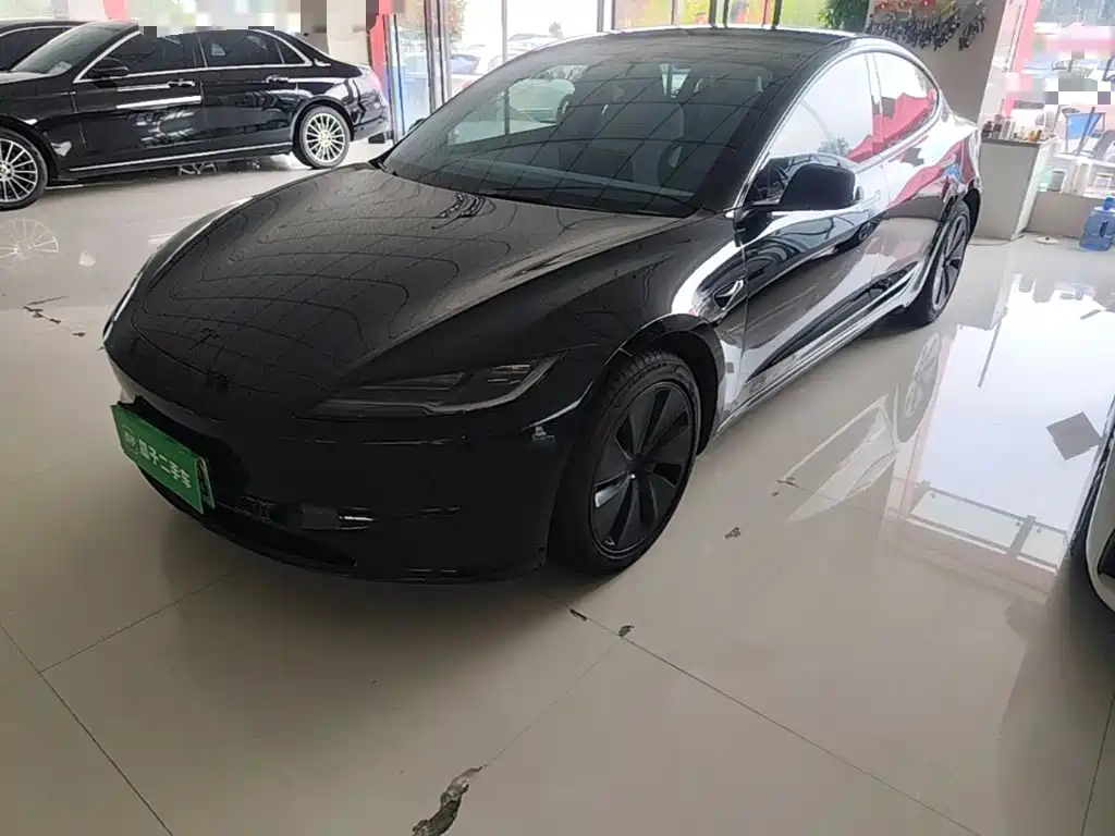 Фото 2 - Tesla Model 3