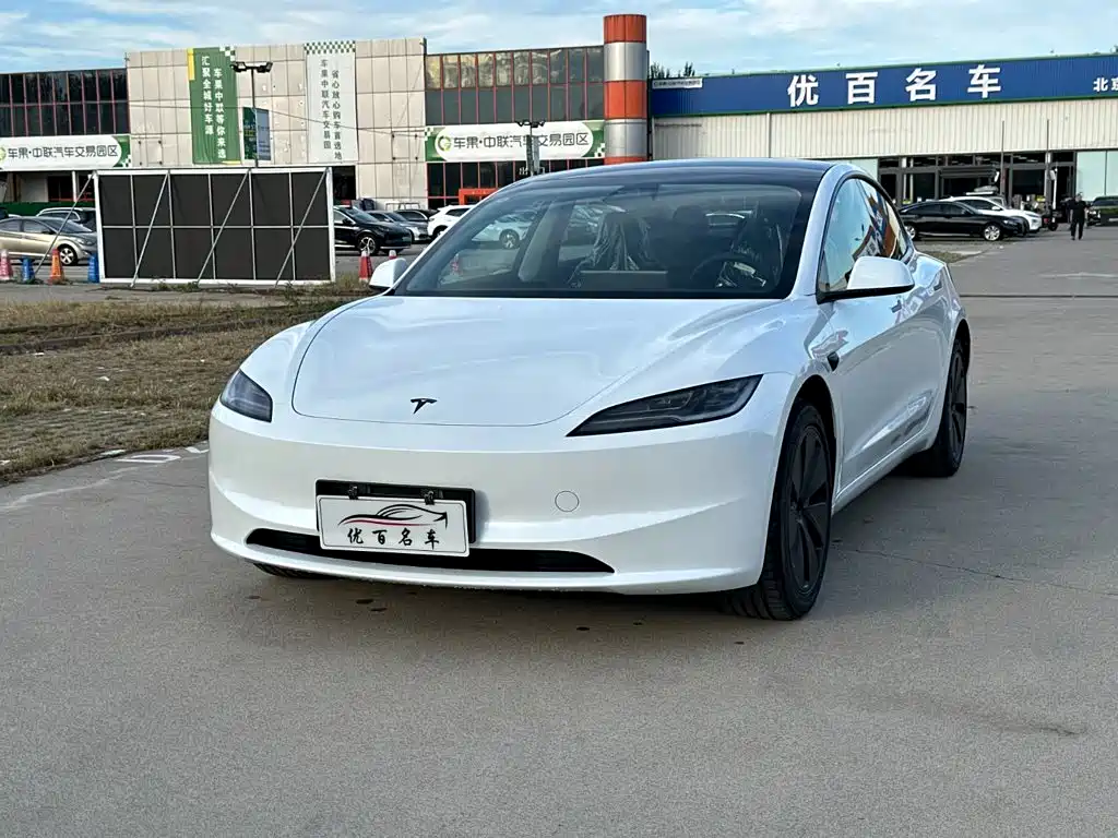 Фото 1 - Tesla Model 3