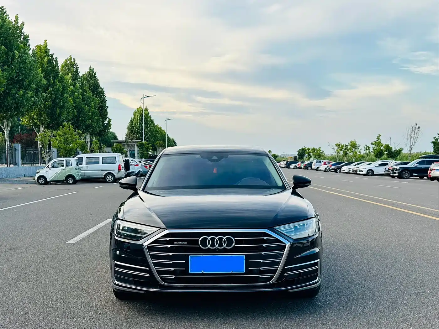 Фото 2 - Audi A8