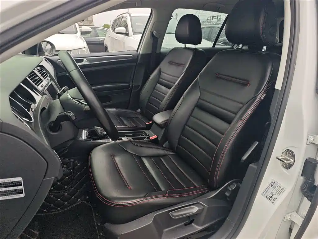 Volkswagen Golf 2016 1.6L Automatic Comfort фото 15