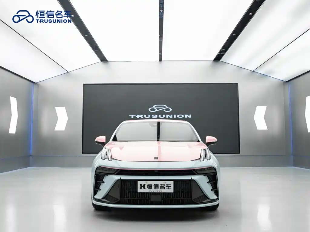Photo 2 - Lynk & Co 03