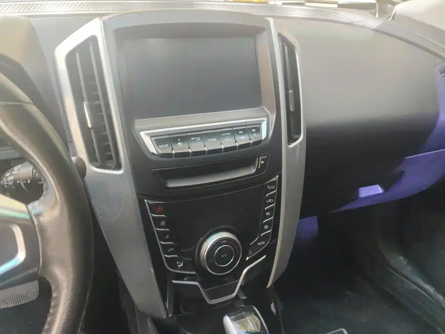 Luxgen U6 SUV 2015 2015 1.8T Fashion Edition