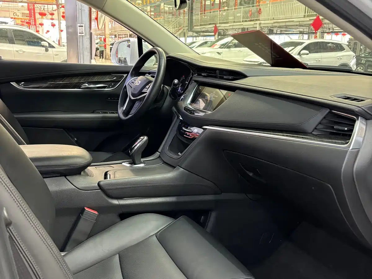 Cadillac XT5 2016 2016 25T Luxury Model