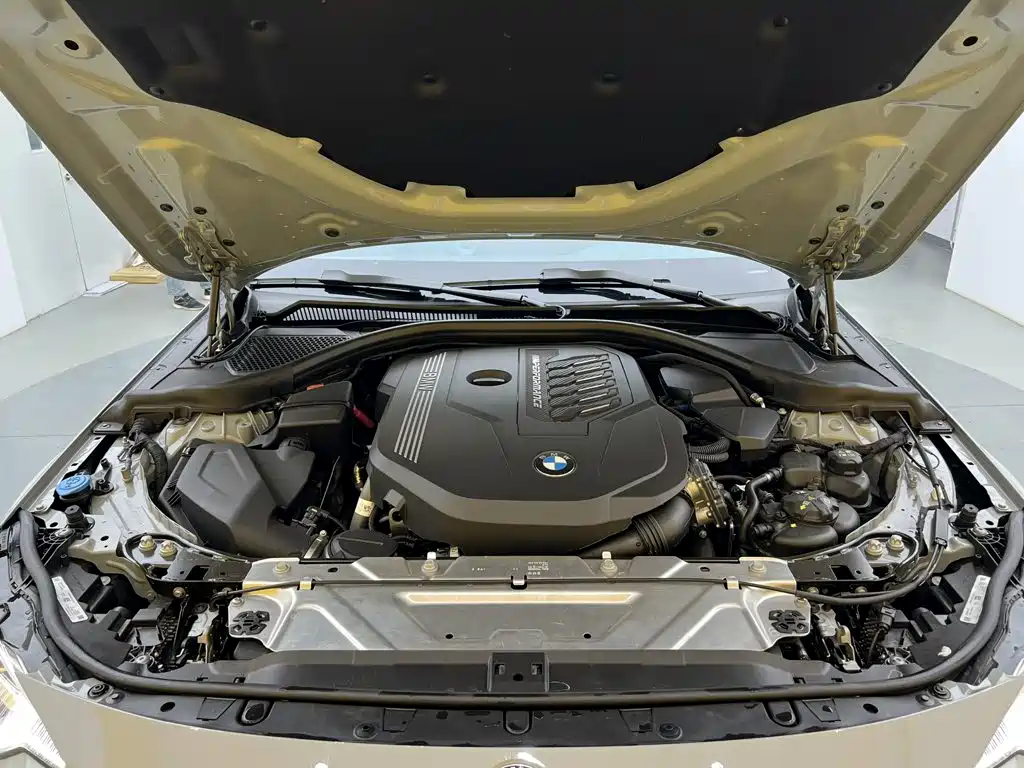 BMW M240i 2026 2025 M240i xDrive