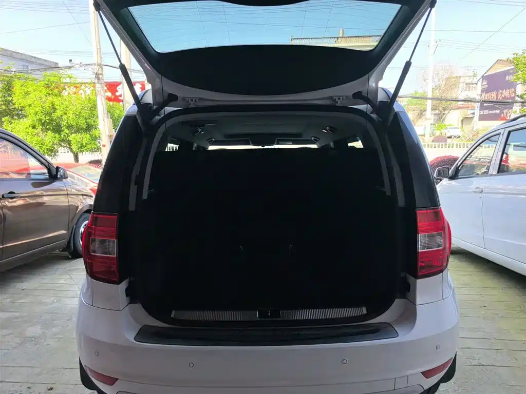 Škoda Yeti 2016 1.4TSI DSG Forward Edition фото 15