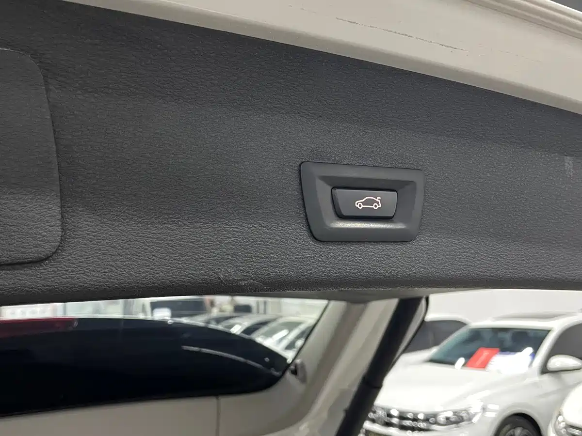 BMW X1 2016 sDrive18Li Premium Model фото 23