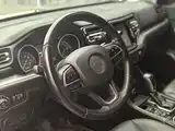 Photo 4 - Jeep Grand Commander