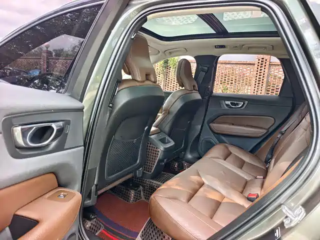 Volvo XC60 2020 T5 AWD Inscription Luxury Edition — фото 5