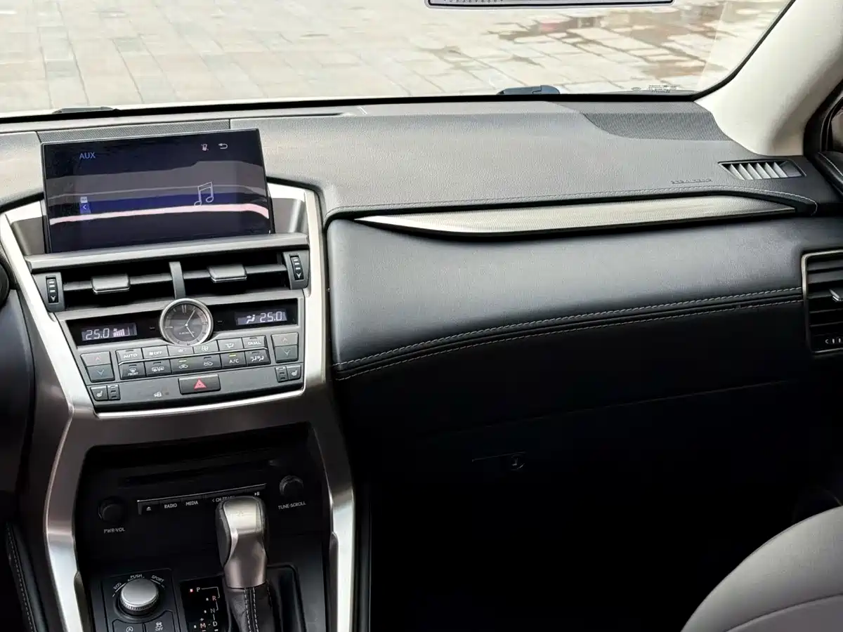 Lexus NX 2016 200 AWD F Sport фото 7
