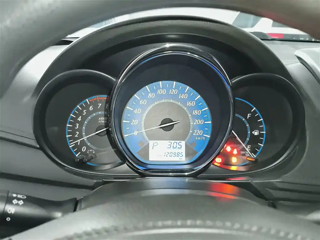Toyota YARiS L Zhi Xuan 2015 1.5E Auto Charming Edition фото 12