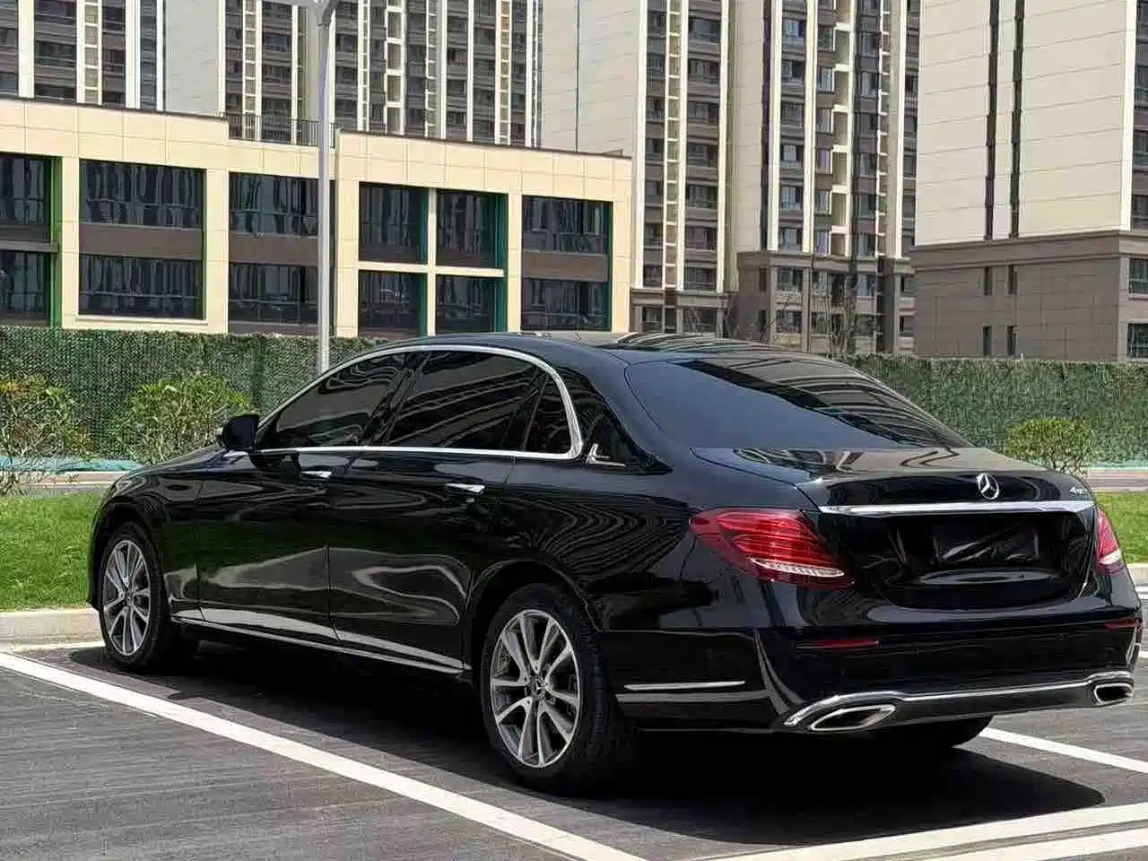 صورة 7 - Mercedes-Benz E-Class
