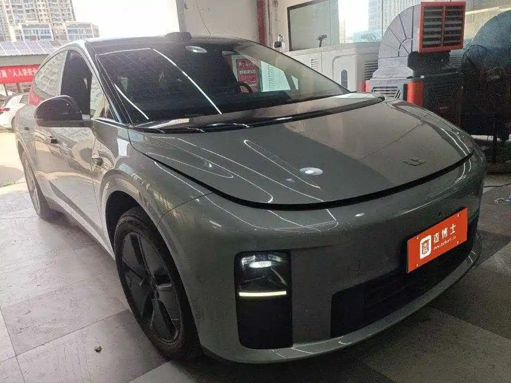 Li Auto i6 2026 2025 2WD Base Model
