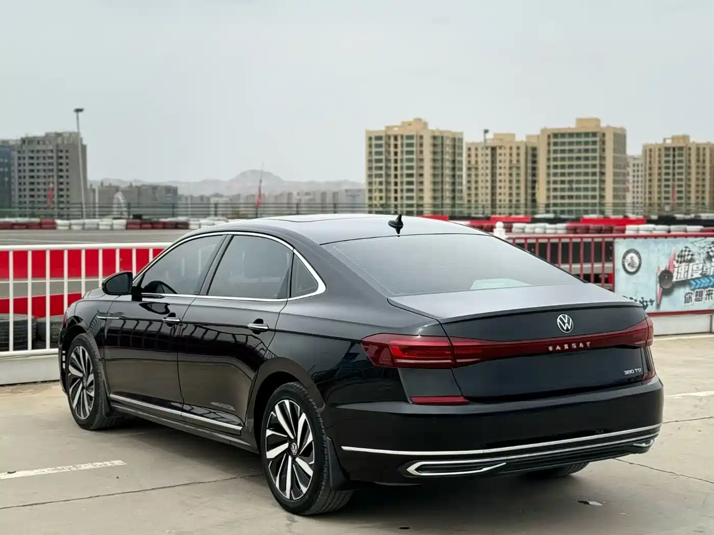 Volkswagen Passat 2022 380TSI Flagship Edition фото 3