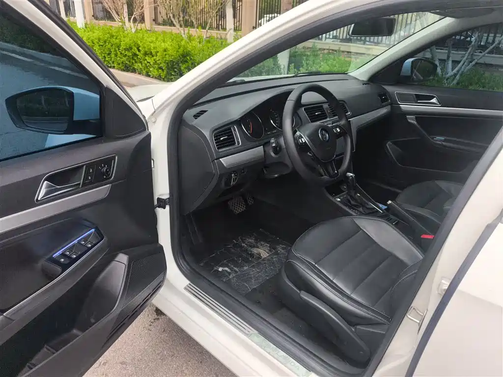 Volkswagen Lavida Tour 2017 230TSI DSG Comfort Edition фото 18