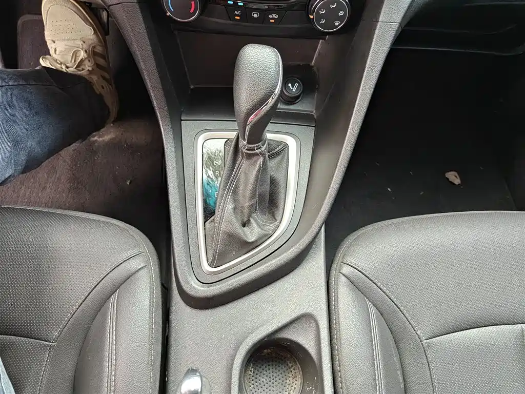 Buick Excelle 2021 Facelift Exemplar 1.5L Auto Progressive фото 10