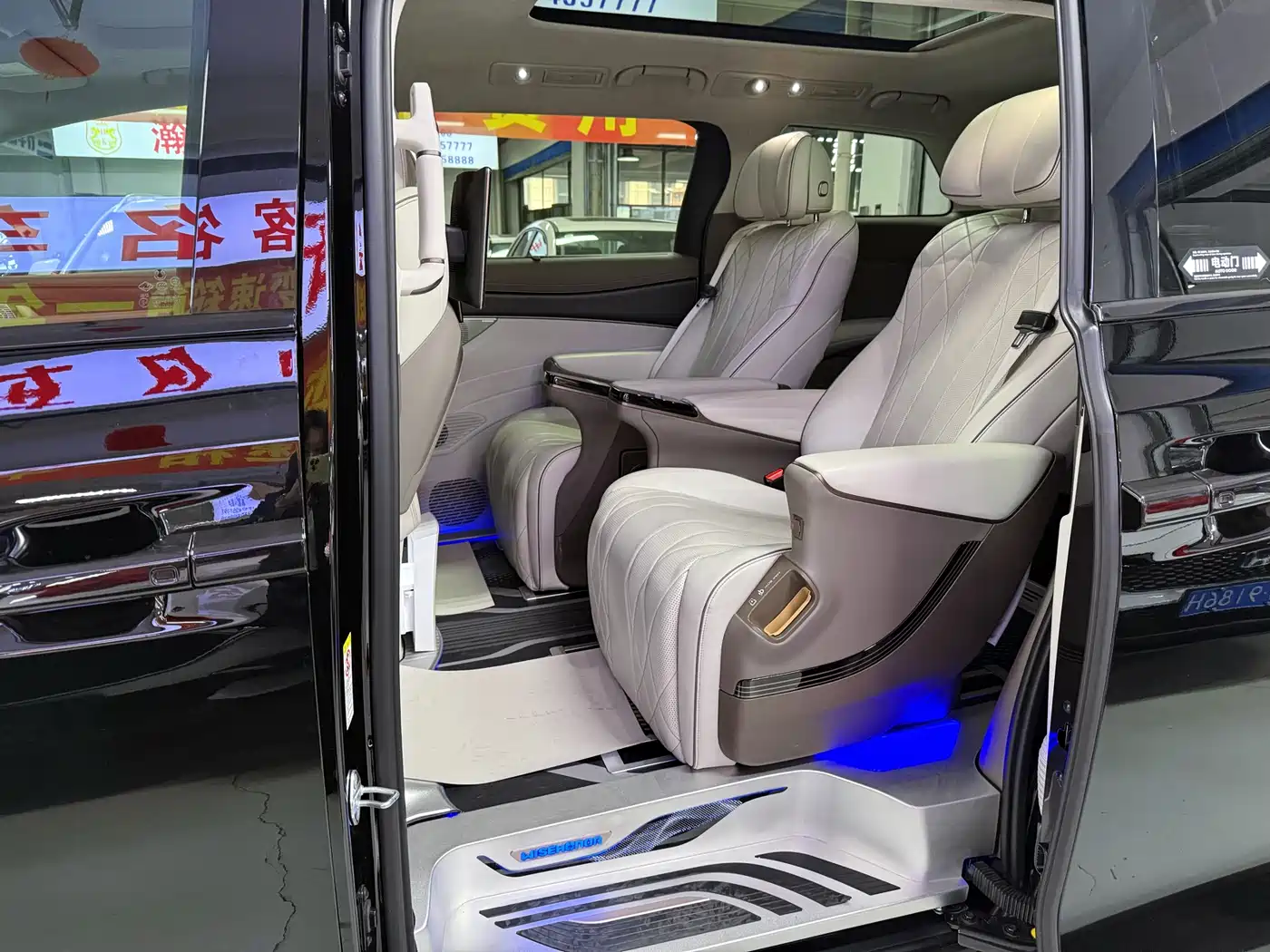 Denza D9 2024 DM-i 980 AWD Flagship фото 9