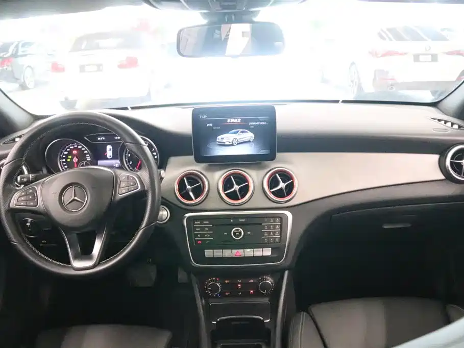 Mercedes-Benz CLA (Import) 2017 CLA 200 Fashion фото 5