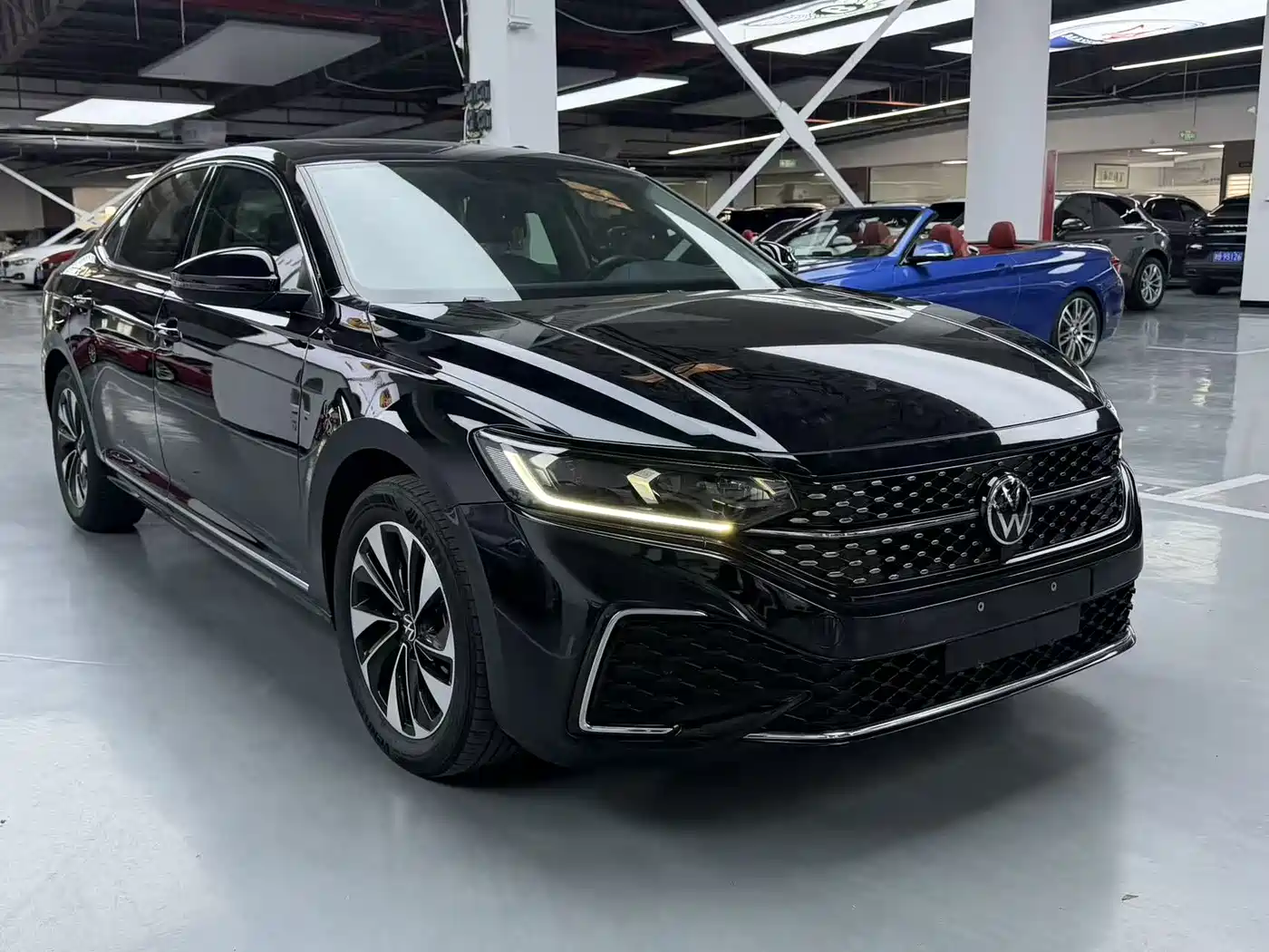 Volkswagen Passat 2023 330TSI Starlight Elite Edition фото 3