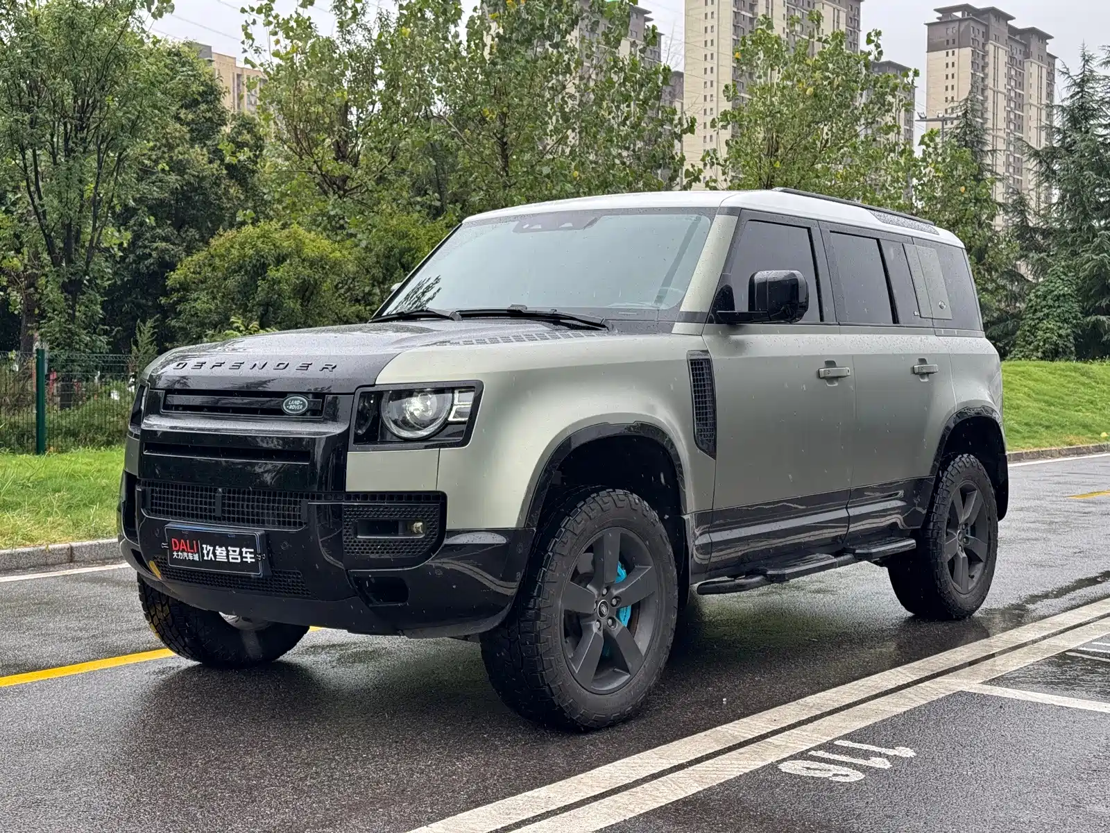 Photo 1 - Land Rover Defender