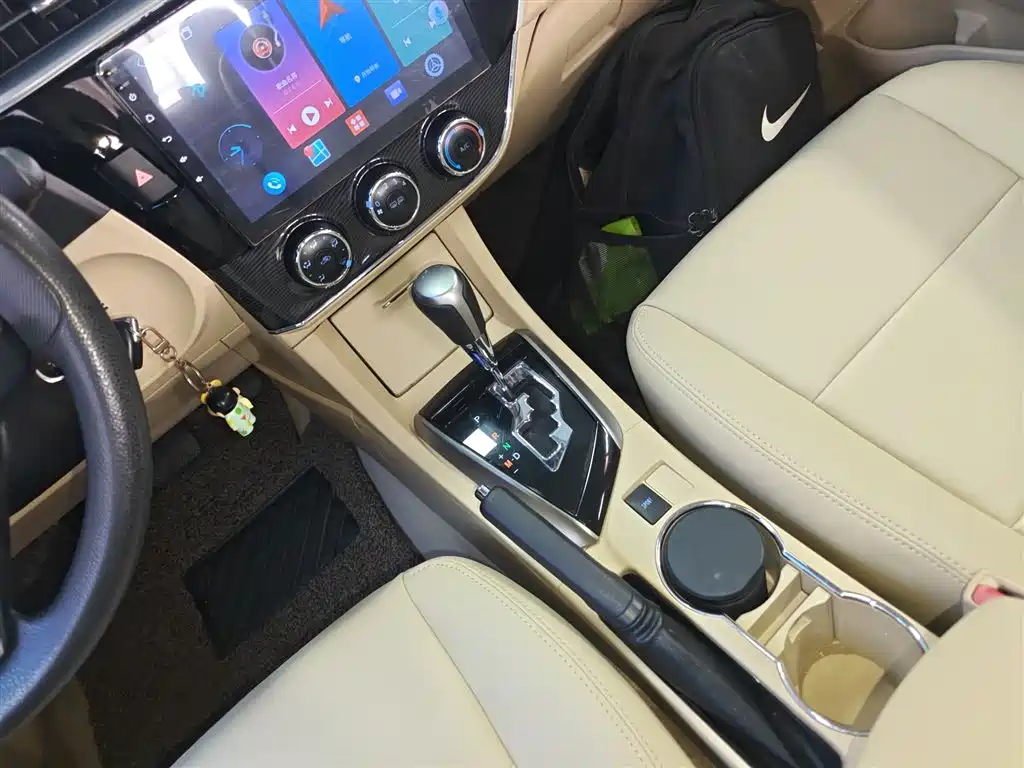 Toyota Corolla 2014 1.6L CVT GL-i фото 14