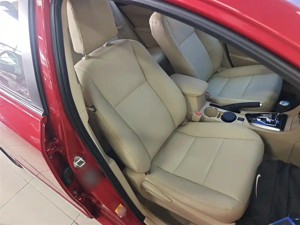 Toyota Corolla 2014 1.6L CVT GL-i фото 25