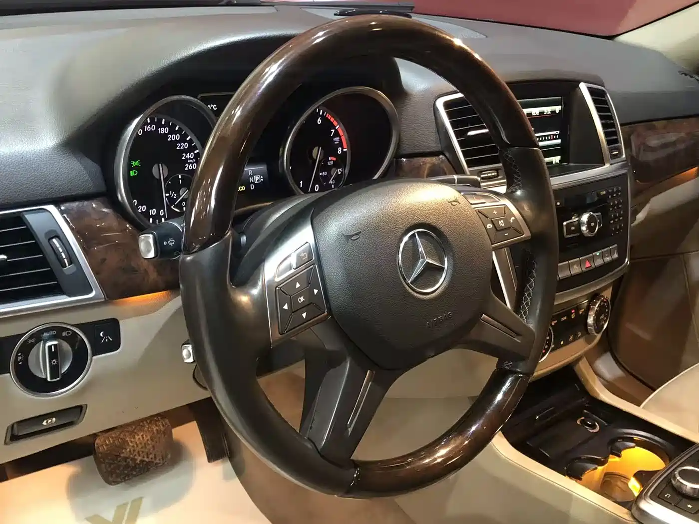 Mercedes-Benz M-Class 2014 ML 400 4MATIC Luxury фото 5