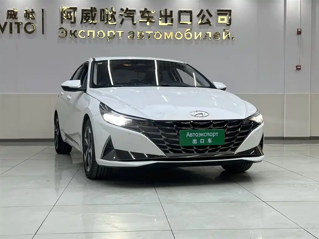 HYUNDAI ELANTRA