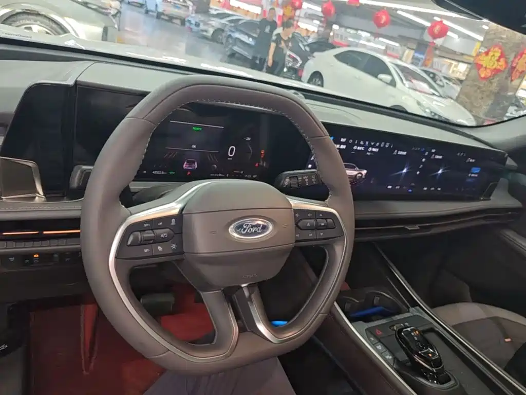 Фото 10 - Ford Edge