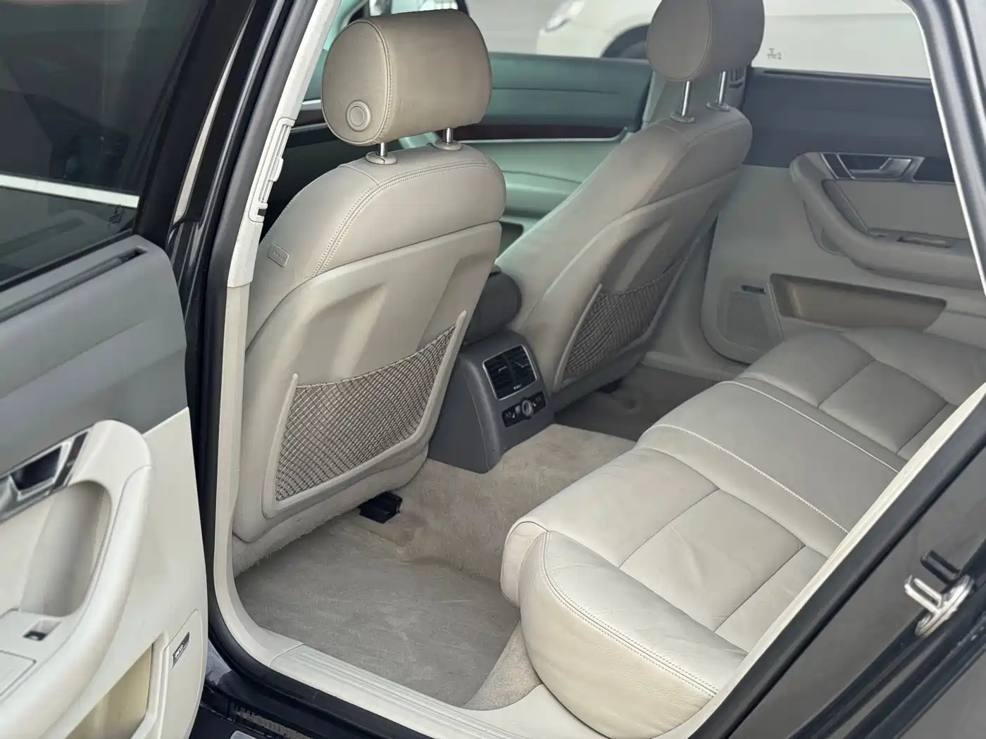 Audi A6L 2011 2.8 FSI Luxury фото 6