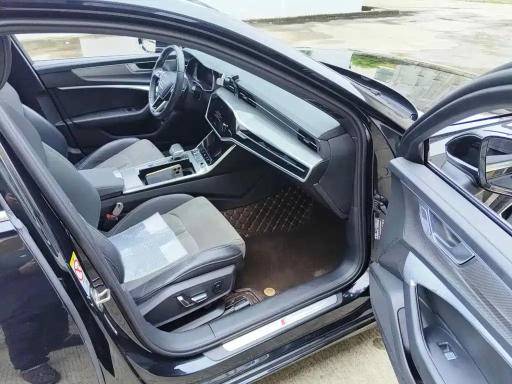 Фото 13 - Audi A6L