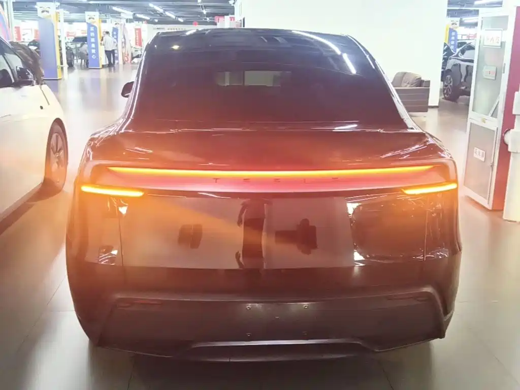 Tesla Model Y 2026 2025 Rear-Wheel Drive
