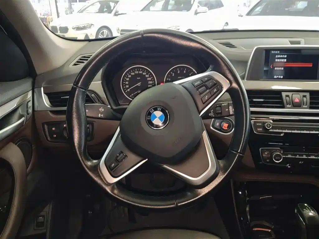 BMW X1 2018 sDrive18Li Premium Model фото 7