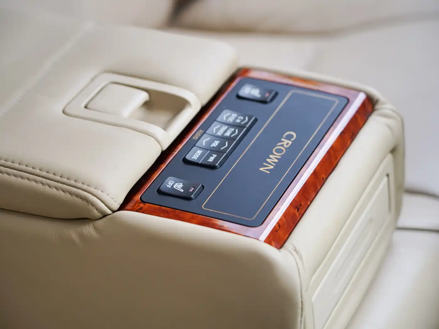 Toyota Crown 2007 2.5L Royal Leather Edition фото 16