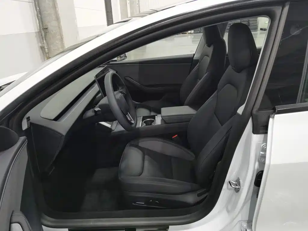 Tesla Model 3 2026 2025 Model Year Facelift Rear-Wheel Drive