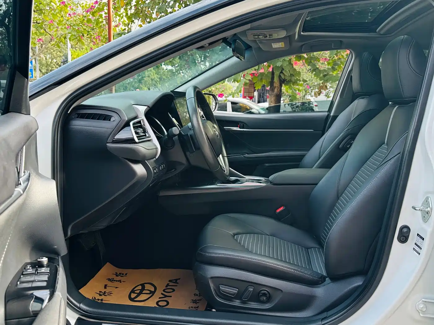 Toyota Camry 2022 2.0S Knight Edition фото 11