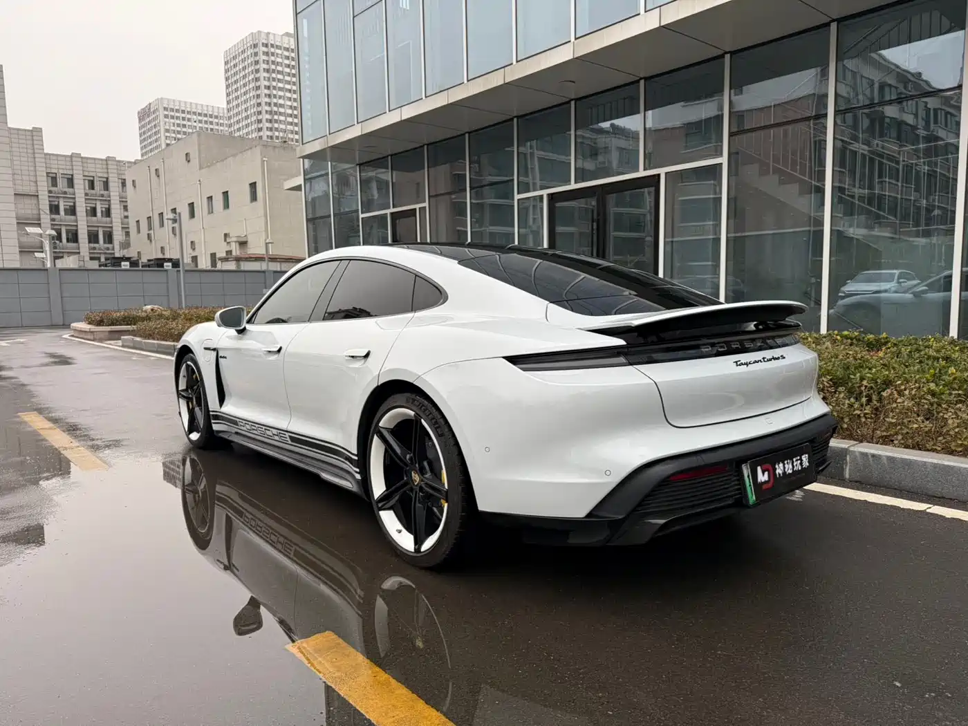 PORSCHE TAYCAN