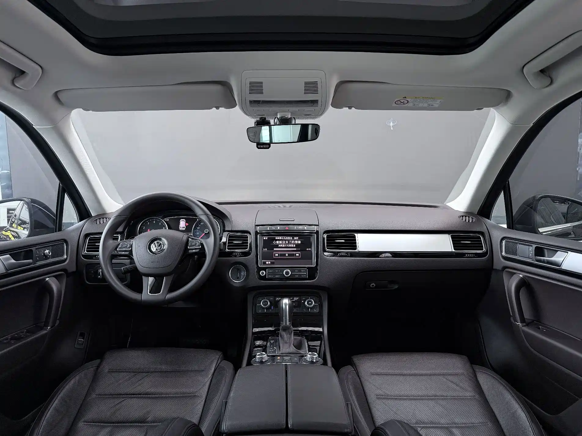 Фото 12 - Volkswagen Touareg