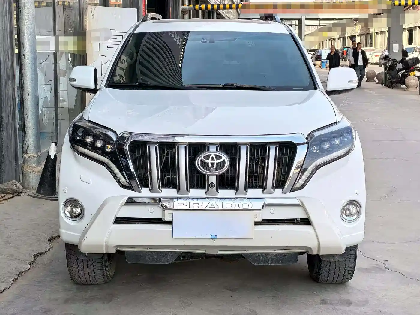 Toyota Prado 2010 4.0L Automatic VX фото 2