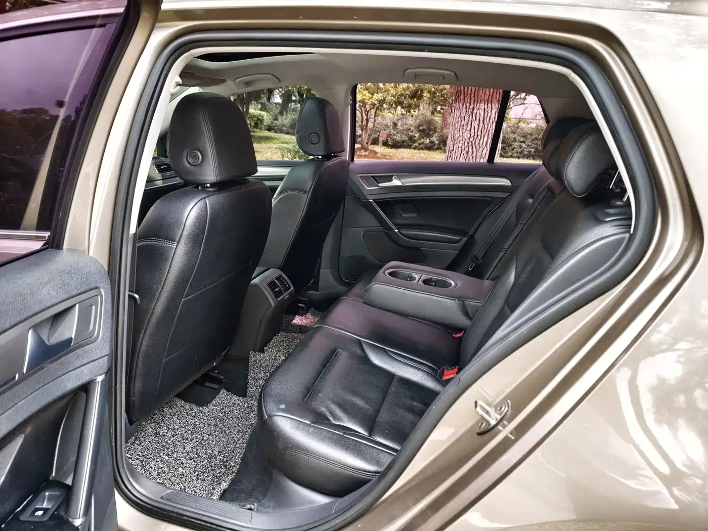 Фото 18 - Volkswagen Golf